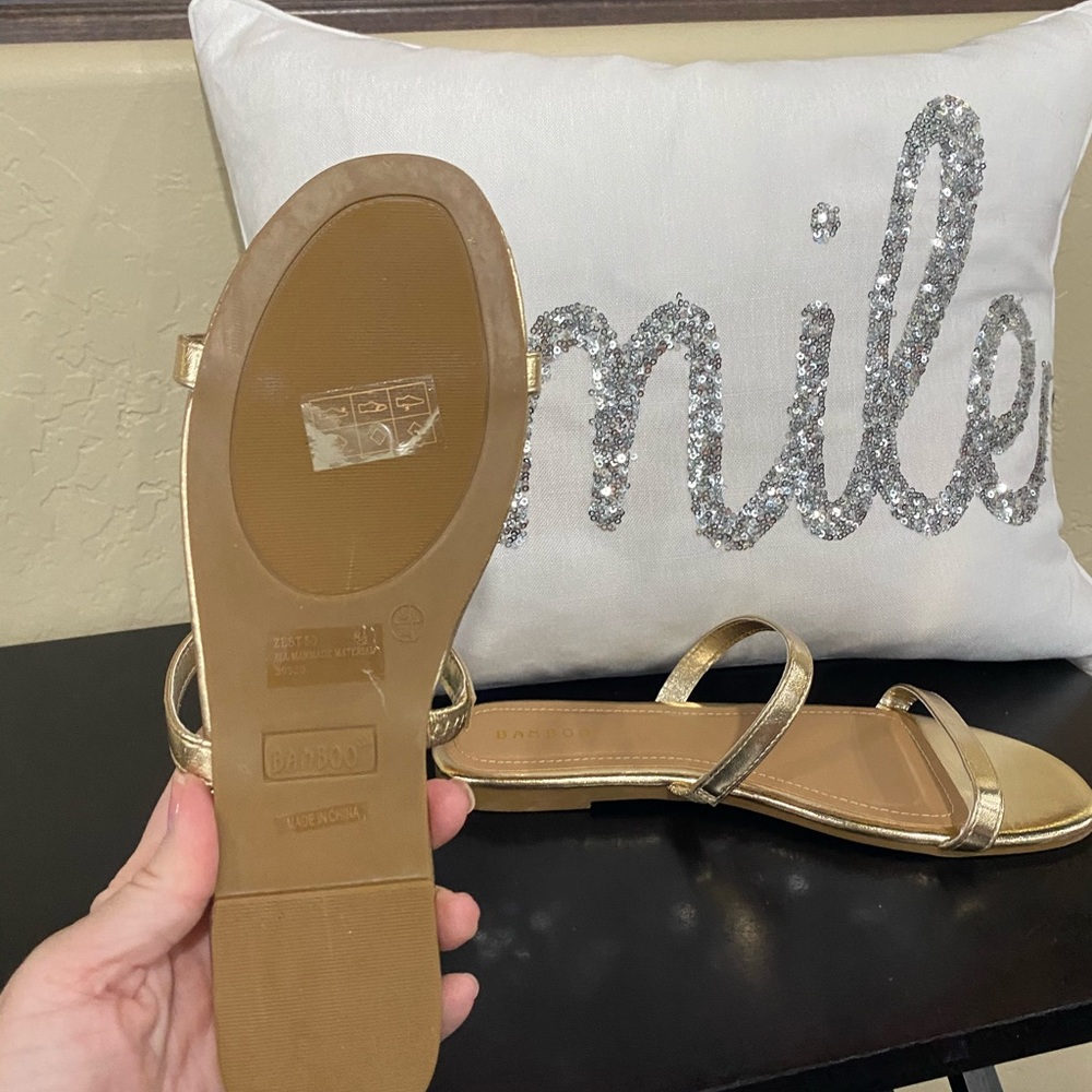 NWOT gold sandals sz 8 1/2